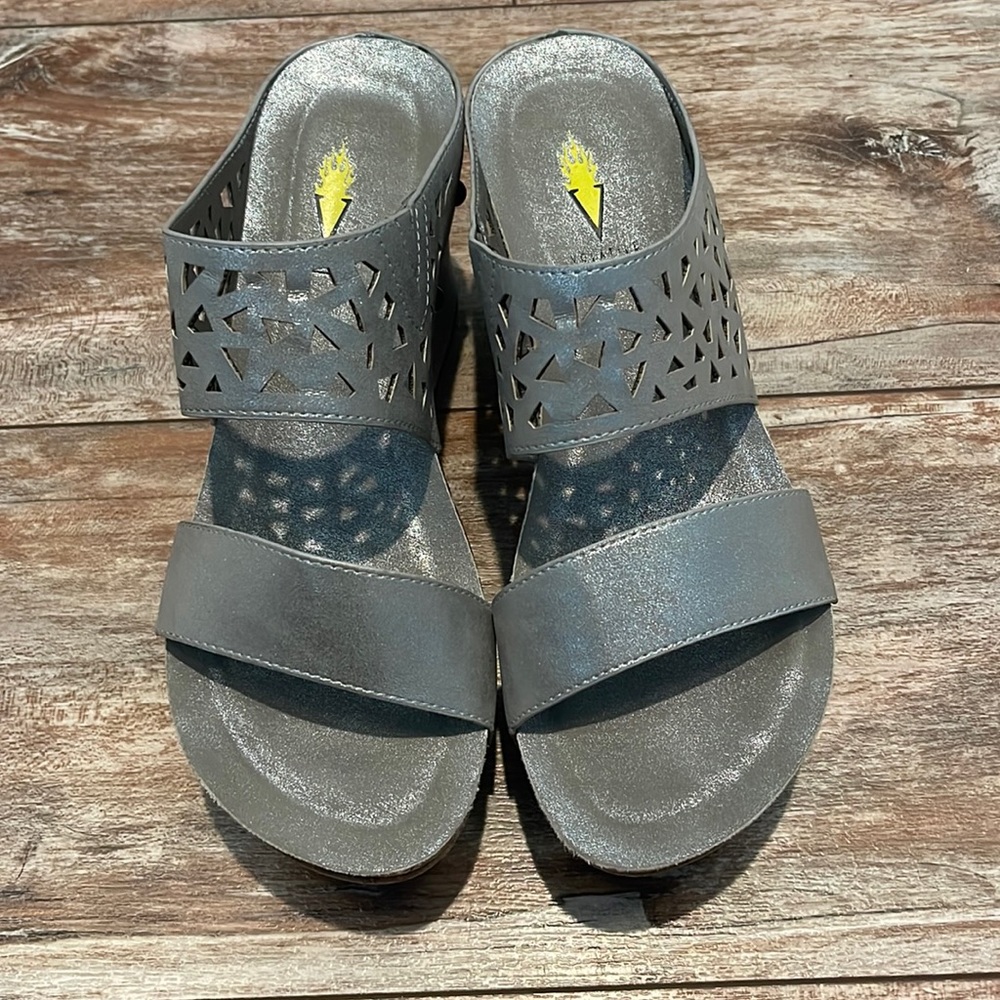 Silver Volatile wedges